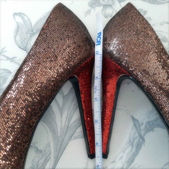 HIGHEST HEEL Bronze & Red Sequined Open To… - Picture 7 of 8